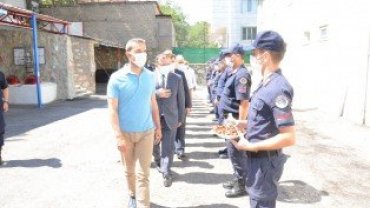 İLÇEMİZ PROTOKOLU BELEDİYEDEKİ BAYRAMLAŞMANIN ARDINDAN İLÇE JANDARMA KOMUTANLIĞIMIZA BAYRAM ZİYARETİ GERÇEKLEŞTİRDİ...