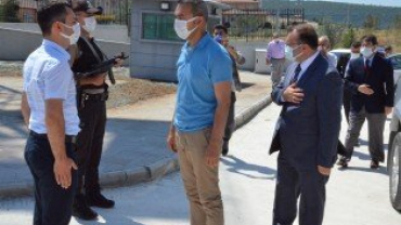 İLÇEMİZ PROTOKOLU BELEDİYEDEKİ BAYRAMLAŞMANIN ARDINDAN İLÇE JANDARMA KOMUTANLIĞIMIZA BAYRAM ZİYARETİ GERÇEKLEŞTİRDİ...