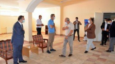 BAYRAMIN 2.GÜNÜ PROTOKOL ÜYELERİ BELEDİYE ÇOK AMAÇLI SALONUNDA HALKLA BİR ARAYA GELEREK BAYRAMLAŞTI...