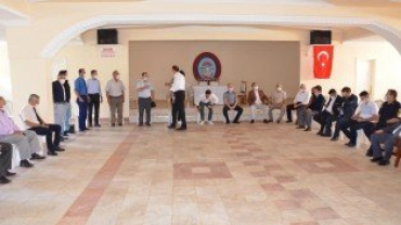 BAYRAMIN 2.GÜNÜ PROTOKOL ÜYELERİ BELEDİYE ÇOK AMAÇLI SALONUNDA HALKLA BİR ARAYA GELEREK BAYRAMLAŞTI...