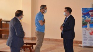 BAYRAMIN 2.GÜNÜ PROTOKOL ÜYELERİ BELEDİYE ÇOK AMAÇLI SALONUNDA HALKLA BİR ARAYA GELEREK BAYRAMLAŞTI...