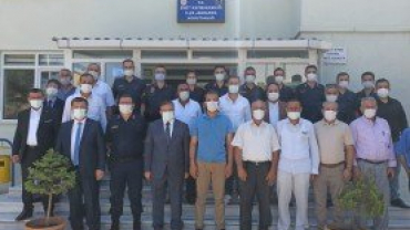 İLÇEMİZ PROTOKOLU BELEDİYEDEKİ BAYRAMLAŞMANIN ARDINDAN İLÇE JANDARMA KOMUTANLIĞIMIZA BAYRAM ZİYARETİ GERÇEKLEŞTİRDİ...