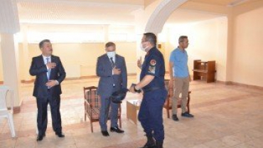 BAYRAMIN 2.GÜNÜ PROTOKOL ÜYELERİ BELEDİYE ÇOK AMAÇLI SALONUNDA HALKLA BİR ARAYA GELEREK BAYRAMLAŞTI...