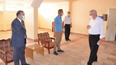 BAYRAMIN 2.GÜNÜ PROTOKOL ÜYELERİ BELEDİYE ÇOK AMAÇLI SALONUNDA HALKLA BİR ARAYA GELEREK BAYRAMLAŞTI...