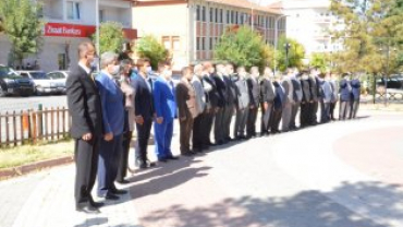 3 EYLÜL ETKİNLİKLERİ HÜKÜMET KONAĞI ÖNÜNDE ATATÜRK BÜSTÜNE ÇELENK KOYMA TÖRENLERİ İLE BAŞLADI