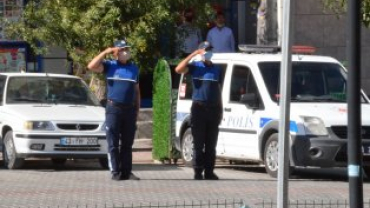 3 EYLÜL ETKİNLİKLERİ HÜKÜMET KONAĞI ÖNÜNDE ATATÜRK BÜSTÜNE ÇELENK KOYMA TÖRENLERİ İLE BAŞLADI