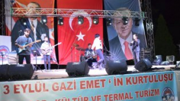 GECEDE TÜRK POP MÜZİĞİ SANATÇISI AYDİLGE SAHNE ALIRKEN, 1.5 SAAT SÜREN KONSER YOĞUN İLGİ GÖRDÜ...