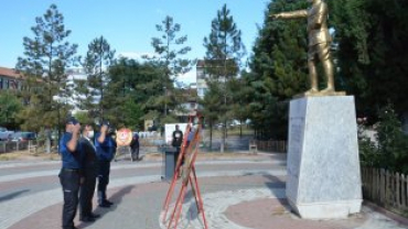 3 EYLÜL ETKİNLİKLERİ HÜKÜMET KONAĞI ÖNÜNDE ATATÜRK BÜSTÜNE ÇELENK KOYMA TÖRENLERİ İLE BAŞLADI