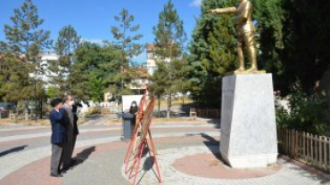 3 EYLÜL ETKİNLİKLERİ HÜKÜMET KONAĞI ÖNÜNDE ATATÜRK BÜSTÜNE ÇELENK KOYMA TÖRENLERİ İLE BAŞLADI