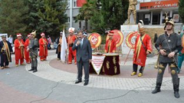 EMET MERKEZDE MEHTARAN YÜRÜYÜŞÜ VE KONSERİ GERÇEKLEŞTİRİLDİ