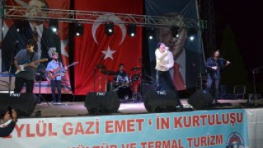 GECEDE TÜRK POP MÜZİĞİ SANATÇISI AYDİLGE SAHNE ALIRKEN, 1.5 SAAT SÜREN KONSER YOĞUN İLGİ GÖRDÜ...