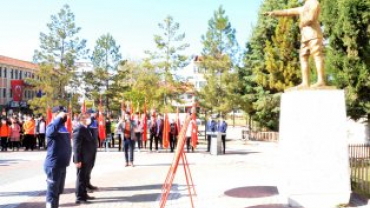 Cumhuriyetimizin kuruluşunun 98. yılında Kutlama Programları Hükümet Meydanında Atatürk anıtına Çelenk Koyma Töreni İle Başladı