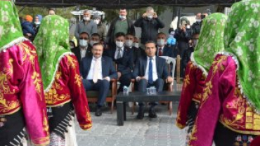 Bugün cumhuriyetimizin 98. yılı. Coşkuluyuz, gururluyuz. #29Ekim #CumhuriyetBayramı'mız kutlu olsun, cumhuriyetimiz daim olsun.