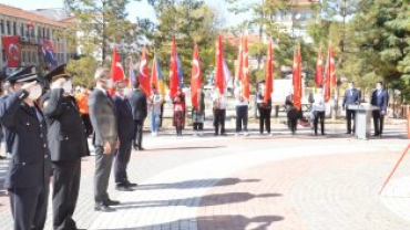 Cumhuriyetimizin kuruluşunun 98. yılında Kutlama Programları Hükümet Meydanında Atatürk anıtına Çelenk Koyma Töreni İle Başladı