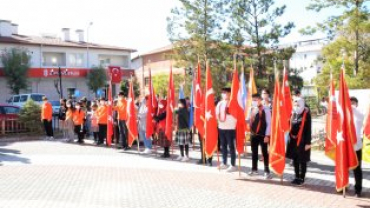 Cumhuriyetimizin kuruluşunun 98. yılında Kutlama Programları Hükümet Meydanında Atatürk anıtına Çelenk Koyma Töreni İle Başladı