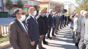 Cumhuriyetimizin kuruluşunun 98. yılında Kutlama Programları Hükümet Meydanında Atatürk anıtına Çelenk Koyma Töreni İle Başladı