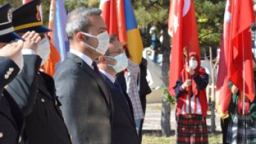 Cumhuriyetimizin kuruluşunun 98. yılında Kutlama Programları Hükümet Meydanında Atatürk anıtına Çelenk Koyma Töreni İle Başladı