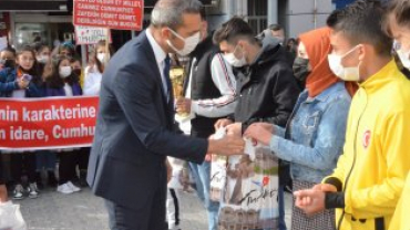 Bugün cumhuriyetimizin 98. yılı. Coşkuluyuz, gururluyuz. #29Ekim #CumhuriyetBayramı'mız kutlu olsun, cumhuriyetimiz daim olsun.