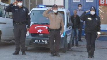 Cumhuriyetimizin kuruluşunun 98. yılında Kutlama Programları Hükümet Meydanında Atatürk anıtına Çelenk Koyma Töreni İle Başladı