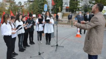 Bugün cumhuriyetimizin 98. yılı. Coşkuluyuz, gururluyuz. #29Ekim #CumhuriyetBayramı'mız kutlu olsun, cumhuriyetimiz daim olsun.