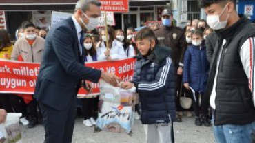Bugün cumhuriyetimizin 98. yılı. Coşkuluyuz, gururluyuz. #29Ekim #CumhuriyetBayramı'mız kutlu olsun, cumhuriyetimiz daim olsun.
