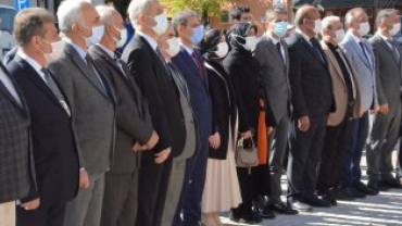 Cumhuriyetimizin kuruluşunun 98. yılında Kutlama Programları Hükümet Meydanında Atatürk anıtına Çelenk Koyma Töreni İle Başladı