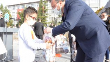 Bugün cumhuriyetimizin 98. yılı. Coşkuluyuz, gururluyuz. #29Ekim #CumhuriyetBayramı'mız kutlu olsun, cumhuriyetimiz daim olsun.