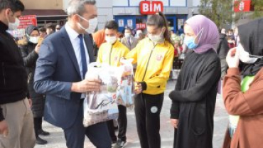 Bugün cumhuriyetimizin 98. yılı. Coşkuluyuz, gururluyuz. #29Ekim #CumhuriyetBayramı'mız kutlu olsun, cumhuriyetimiz daim olsun.