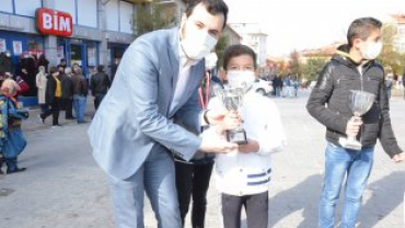 Bugün cumhuriyetimizin 98. yılı. Coşkuluyuz, gururluyuz. #29Ekim #CumhuriyetBayramı'mız kutlu olsun, cumhuriyetimiz daim olsun.