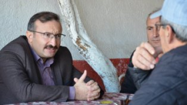 tiklal marşımızın basılı olduğu bez dokuma flama dağıtımına devam ediyoruz