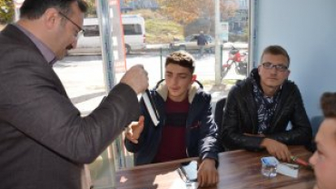 BELEDİYE BAŞKANIMIZ HÜSEYİN DOĞAN LİSELİ GENÇLERİMİZLE BİR ARADA