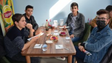 BELEDİYE BAŞKANIMIZ HÜSEYİN DOĞAN LİSELİ GENÇLERİMİZLE BİR ARADA