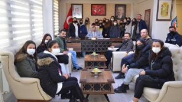 Emetspor Voleybol Kız takımı Kütahya'da oynanacak olan turnuva öncesi Belediye Başkanımız Hüseyin Doğan'ı makamında  ziyaret etti.