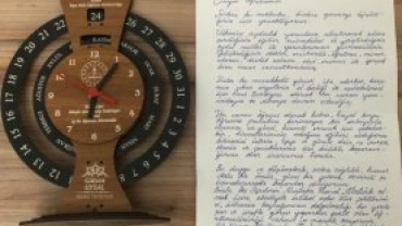 24 KASIM ÖĞRETMENLER GÜNÜNDE EMET BELEDİYESİNDEN İLÇEDE GÖREV YAPAN TÜM ÖĞRETMENLERİMİZE AHŞAP SAAT VE TEŞEKKÜR MEKTUBU