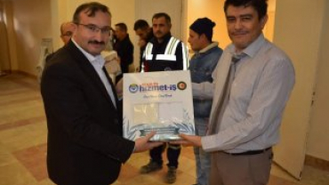 HİZMET İŞTEN ÜYESİ OLAN BELEDİYE İŞÇİLERİNE YENİ YIL HEDİYESİ