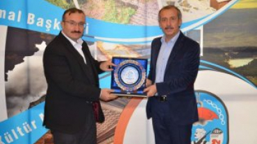 YUNUS EMRE ORTAOKULUNUN ERDEM  PROJESİ  KÜTAHYADA 2 ÜLKEDE KABUL EDİLEN 137 PROJEDEN BİRİSİ OLDU