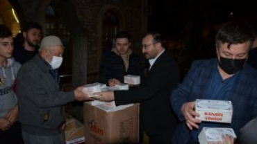 EMET BELEDİYEMİZCE MİRAÇ KANDİLİ MÜNASEBETİYLE MERKEZ 19 CAMİDE YATSI NAMAZI SONRASI KANDİL SİMİDİ DAĞITILDI...