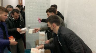 EMET BELEDİYEMİZCE MİRAÇ KANDİLİ MÜNASEBETİYLE MERKEZ 19 CAMİDE YATSI NAMAZI SONRASI KANDİL SİMİDİ DAĞITILDI...