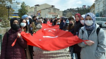 18 MART ŞEHİTLERİNİ ANMA VE ÇANAKKALE ZAFERİ GÜNÜNDE ŞEHİTLERİMİZE SAYGI YÜRÜYÜŞÜ DÜZENLENDİ..