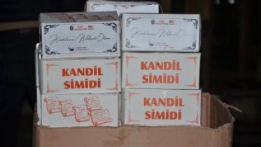 EMET BELEDİYEMİZCE MİRAÇ KANDİLİ MÜNASEBETİYLE MERKEZ 19 CAMİDE YATSI NAMAZI SONRASI KANDİL SİMİDİ DAĞITILDI...