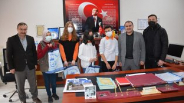 BELEDİYE BAŞKANIMIZ HÜSEYİN DOĞAN'DAN BAŞARILI ÖĞRENCİLERİMİZE ÖDÜL