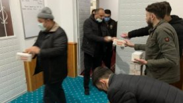 EMET BELEDİYEMİZCE MİRAÇ KANDİLİ MÜNASEBETİYLE MERKEZ 19 CAMİDE YATSI NAMAZI SONRASI KANDİL SİMİDİ DAĞITILDI...