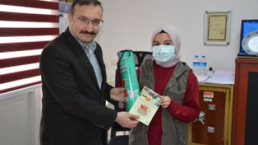 BELEDİYE BAŞKANIMIZ HÜSEYİN DOĞAN'DAN BAŞARILI ÖĞRENCİLERİMİZE ÖDÜL