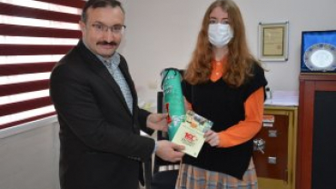 BELEDİYE BAŞKANIMIZ HÜSEYİN DOĞAN'DAN BAŞARILI ÖĞRENCİLERİMİZE ÖDÜL