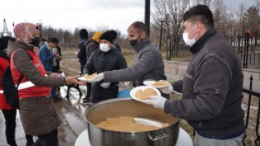 SOĞUK HAVA VE KAR YAĞIŞINA RAĞMEN CEVİZ DERE ŞEHİTLİĞİMİZE 'ŞEHİTLERİMİZE SAYGI YÜRÜYÜŞÜ' GERÇEKLEŞTİRİLDi