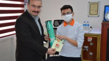 BELEDİYE BAŞKANIMIZ HÜSEYİN DOĞAN'DAN BAŞARILI ÖĞRENCİLERİMİZE ÖDÜL