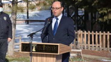 18 MART ÇANAKKALE ŞEHİTLERİ ANMA PROGRAMI  HÜKÜMET KONAĞI ÖNÜNDEKİ ATATÜRK BÜSTÜNE ÇELENK KOYMA TÖRENİ İLE BAŞLADI...
