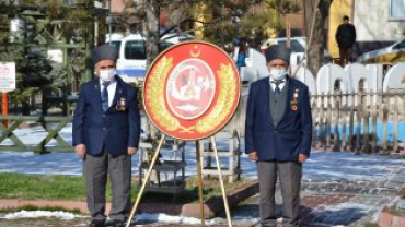 18 MART ÇANAKKALE ŞEHİTLERİ ANMA PROGRAMI  HÜKÜMET KONAĞI ÖNÜNDEKİ ATATÜRK BÜSTÜNE ÇELENK KOYMA TÖRENİ İLE BAŞLADI...