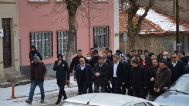 18 MART ŞEHİTLERİNİ ANMA VE ÇANAKKALE ZAFERİ GÜNÜNDE ŞEHİTLERİMİZE SAYGI YÜRÜYÜŞÜ DÜZENLENDİ..
