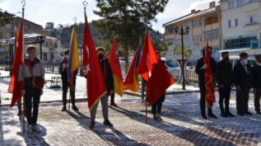 18 MART ÇANAKKALE ŞEHİTLERİ ANMA PROGRAMI  HÜKÜMET KONAĞI ÖNÜNDEKİ ATATÜRK BÜSTÜNE ÇELENK KOYMA TÖRENİ İLE BAŞLADI...